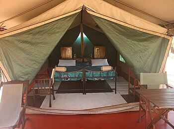 Mdonya Old River Camp: Eingang zum Gästezelt