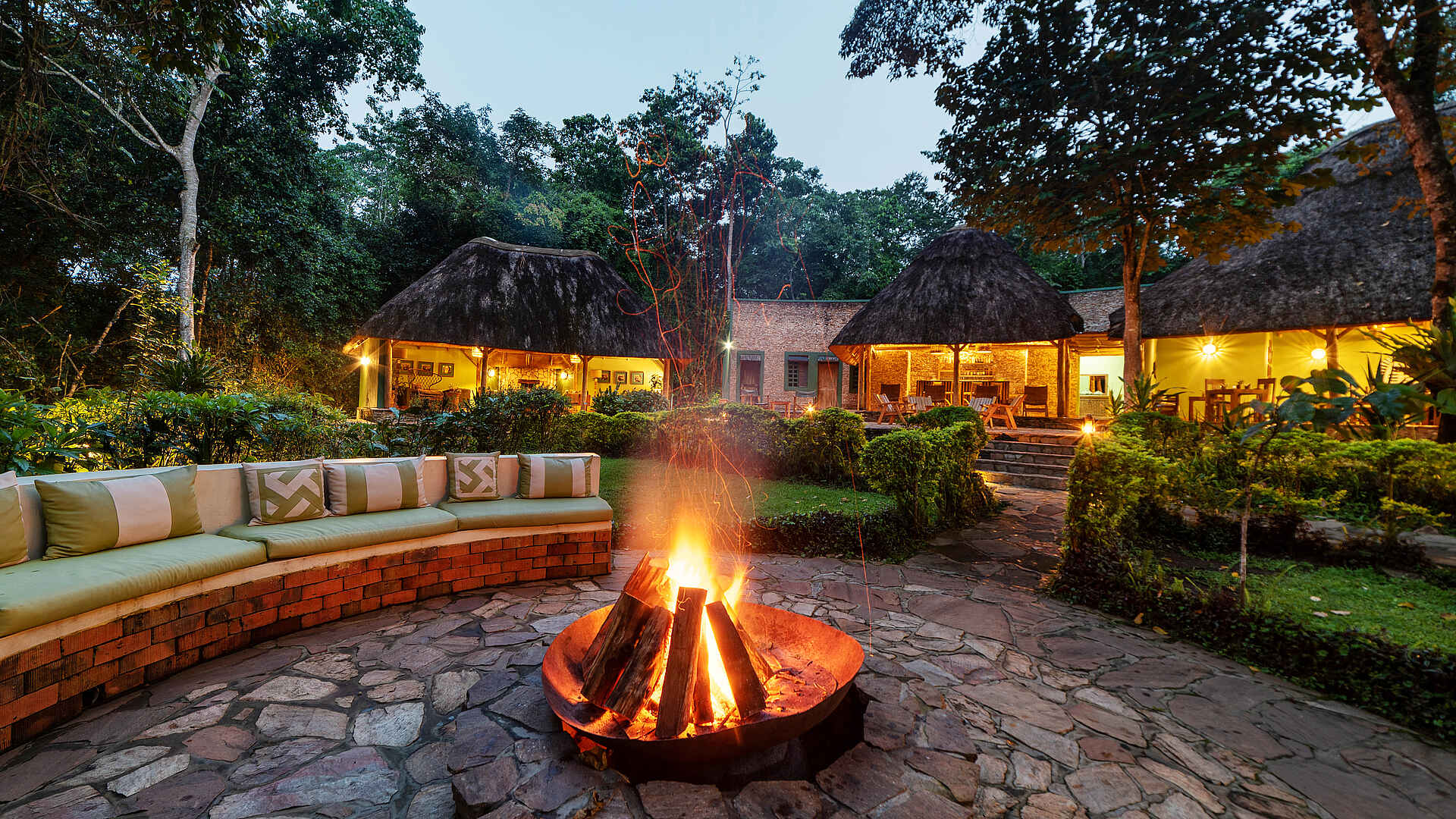 Primate Lodge Kibale: Lagerfeuer am Abend