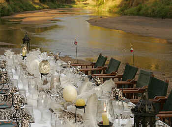 Sala's Camp: Dinner am Sand River Sala's Camp: Dinner am Sand River