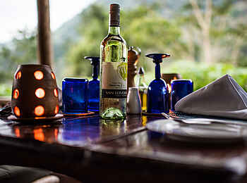 Volcanoes Bwindi Lodge: Gedeckter Tisch