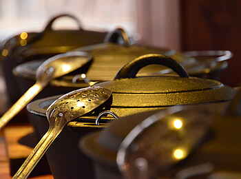 Chobe Elephant Camp: Gusseiserne Töpfe Chobe Elephant Camp: Gusseiserne Töpfe