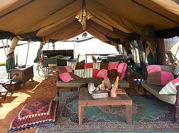 Lake Natron Camp: Loungebreich mit Sitzecke