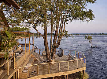 Victoria Falls Rapid View Villa: Die Terrasse mit Panoramablick über den Zambezi