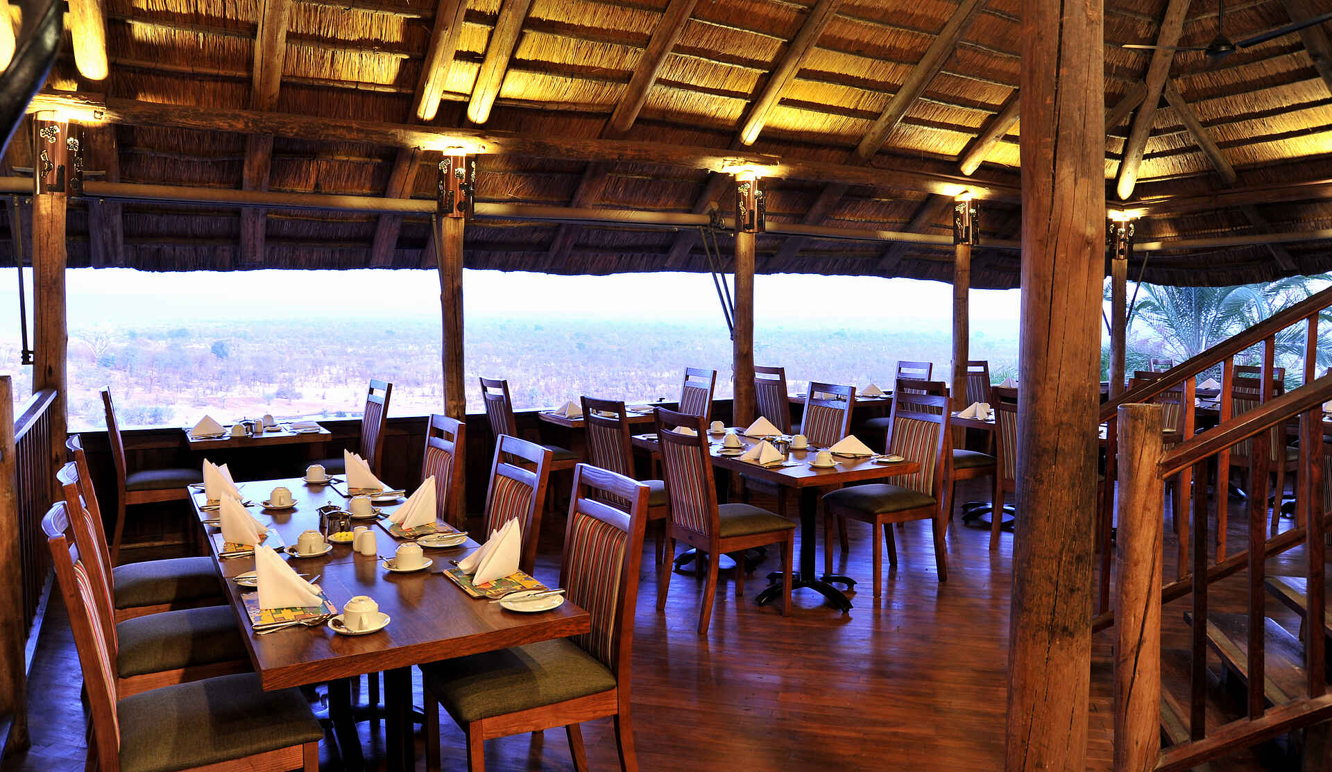 Hochebene, Luxus, Luxusresort, Plateau, Sambesi Nationalpark, Simbabwe, Victoria Falls, Victoria Falls Safari Lodge, Wasserfälle, Wasserloch, Waterhole, Zambezi National Park, Zimbabwe, Sambesi, Zambezi River, Essen, Mahlzeit, Panorama, Speisen, afrikarma, afrikarma.de, Africa Albida Tourism Collection, Afrikarma Safaris - Wildnis. Hautnah.