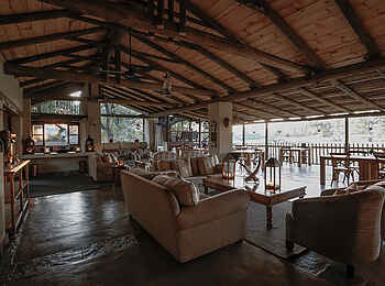 Notten's Bush Camp: Die Lounge am Mittag Notten's Bush Camp: Die Lounge am Mittag