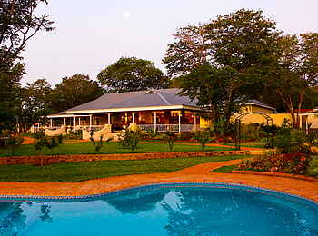 Pioneers Victoria Falls: Nachmittagssonne im Garten Pioneers Victoria Falls: Nachmittagssonne im Garten