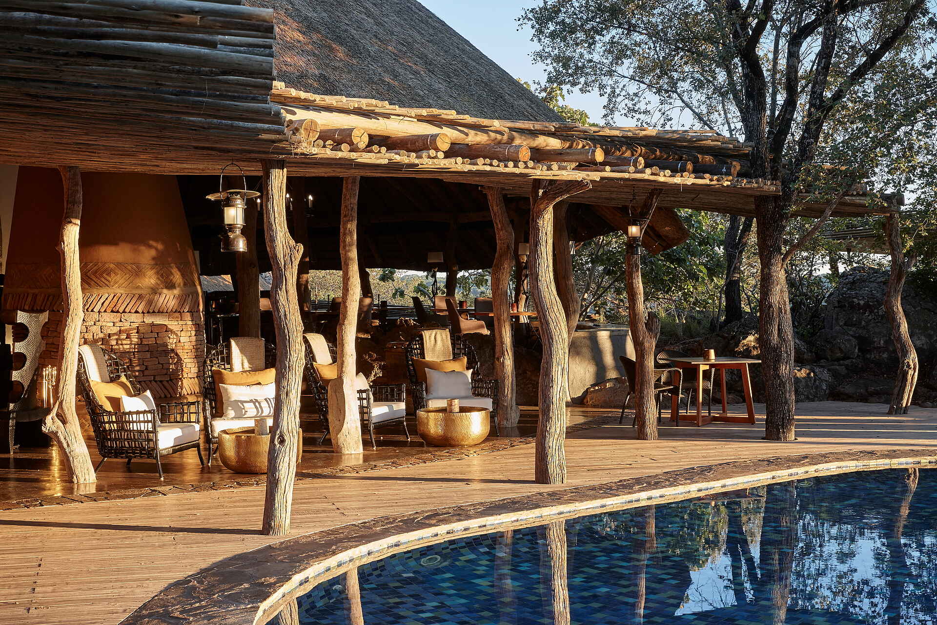 afrikarma, afrikarma Safaris, afrikarma.de, Gonarezhou National Park, Malilangwe Wildlife Reserve, Pamushana, Singita, Singita Pamushana Lodge, Lounge, Pool, Pool Deck, Afrikarma Safaris - Wildnis. Hautnah.