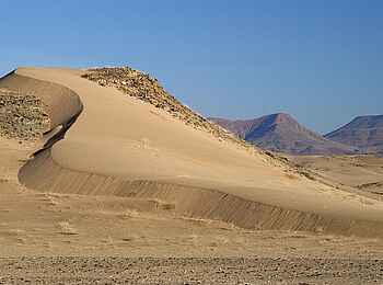 Damaraland Camp: Dünen, Felsen, Berge