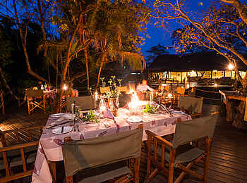 KaingU Safari Lodge: Festliche Dinnertafel