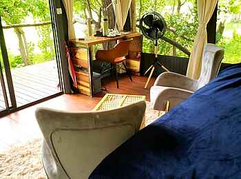 Khwai Expeditions Camp: Schreibtisch Khwai Expeditions Camp: Schreibtisch