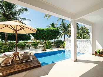 Kisiwa on the Beach: Blick auf den Pool