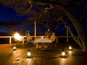 Lake Masek Tented Camp: Dinner im Kerzenschein