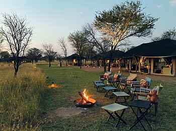 Legendary Nyasi Tented Camp: Abendstimmung im Camp