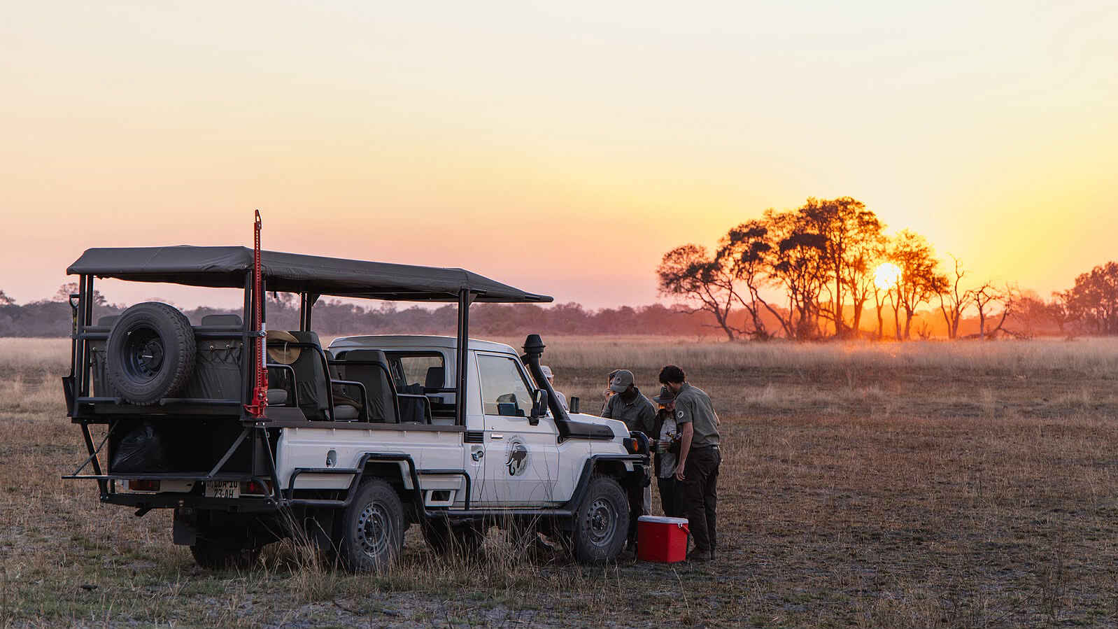 Luiana Plains Expedition Camp: Pause auf Pirschfahrt Luiana Plains Expedition Camp: Pause auf Pirschfahrt