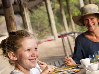 Mkombes House Lamai: Zu Tisch