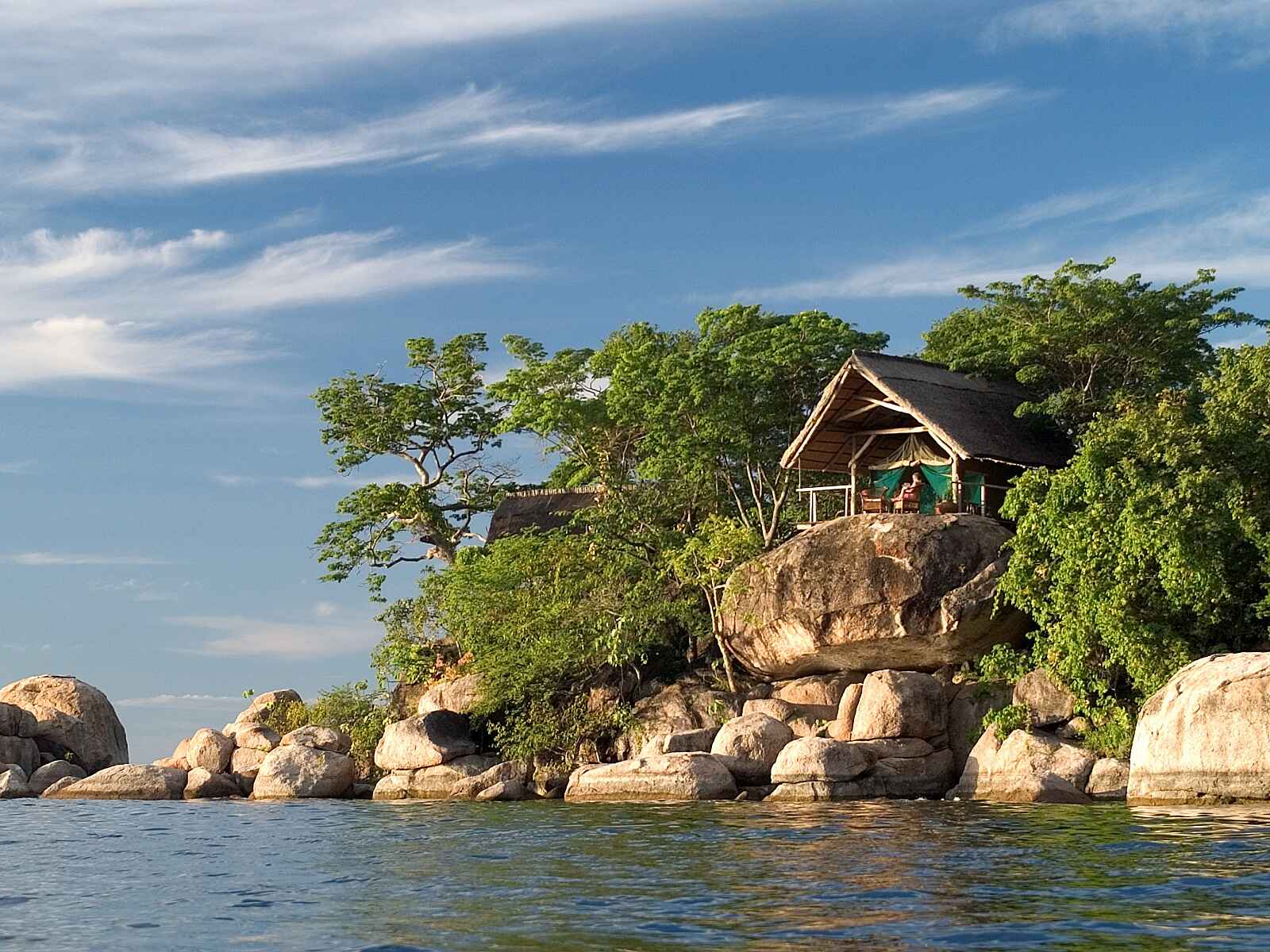 Mumbo Island Camp: Gästezelt auf einem Granitblock Mumbo Island Camp: Gästezelt auf einem Granitblock