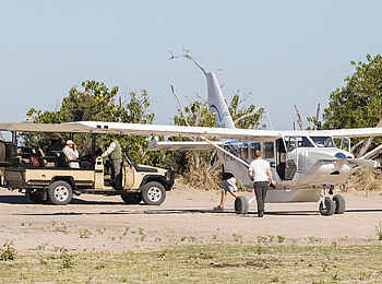 Rra Dinare Camp: Moremi Air am Airstrip