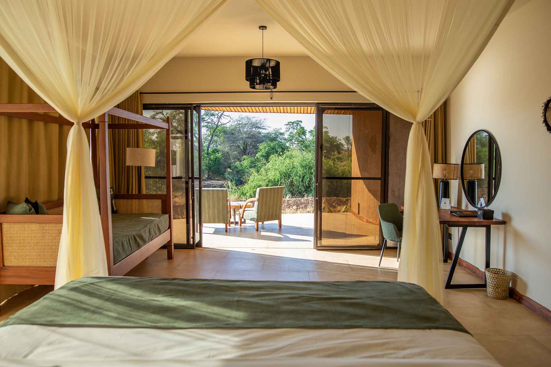 Soroi Samburu Lodge: Schlafbereich mit Tagesbett Soroi Samburu Lodge: Schlafbereich mit Tagesbett