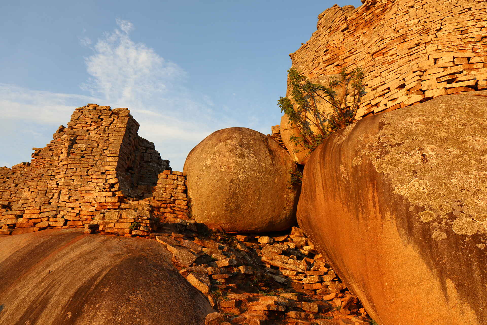 Bergruinen, Eastern Enclosure, Great Zimbabwe, Konischer Turm, UNESCO, Weltkulturerbe, Afrikarma, Afrikarma Safaris, Afrikarma Safaris - Wildnis. Hautnah., Afrikarma.de