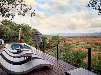 Madikwe Hills Private Game Lodge: Hauptdeck mit Plunge Pool