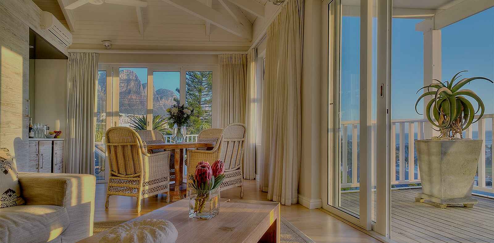 Sea Five Boutique Hotel: Nachmittagssonne Sea Five Boutique Hotel: Nachmittagssonne