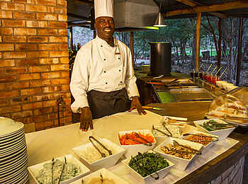 Taleni Etosha Village: Hergerichtetes Buffet Taleni Etosha Village: Hergerichtetes Buffet