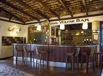 Hatari Lodge: John-Wayne-Bar
