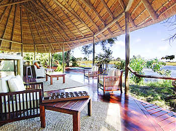 Lagoon Camp: Mittäglicher Blick aus der Lounge Lagoon Camp: Mittäglicher Blick aus der Lounge