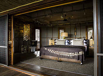 Mombo Camp: Family Suite Bett