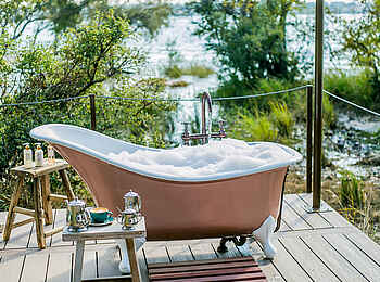 Old Drift Lodge: Eine Badewanne auf der Veranda Old Drift Lodge: Eine Badewanne auf der Veranda
