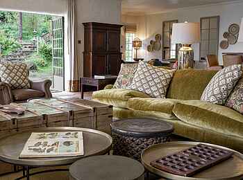 Wilderness Sabyinyo: Lounge mit Zugang zum Garten Wilderness Sabyinyo: Lounge mit Zugang zum Garten