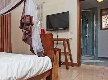 2 Friends Beach Hotel: TV im Zimmer