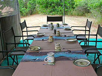 Chilo Mahove Tented Camp: Esstisch Chilo Mahove Tented Camp: Esstisch