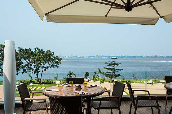 Radisson Blu Brazzaville: Die Dachterrasse bei Tag Radisson Blu Brazzaville: Die Dachterrasse bei Tag