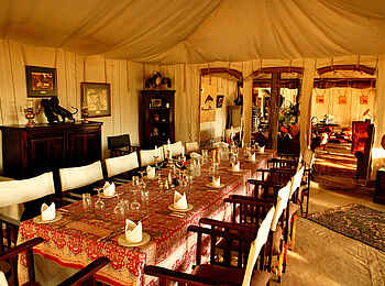 Cottar's 1920s Safari Camp: Speisesaal mit gedeckter Tafel