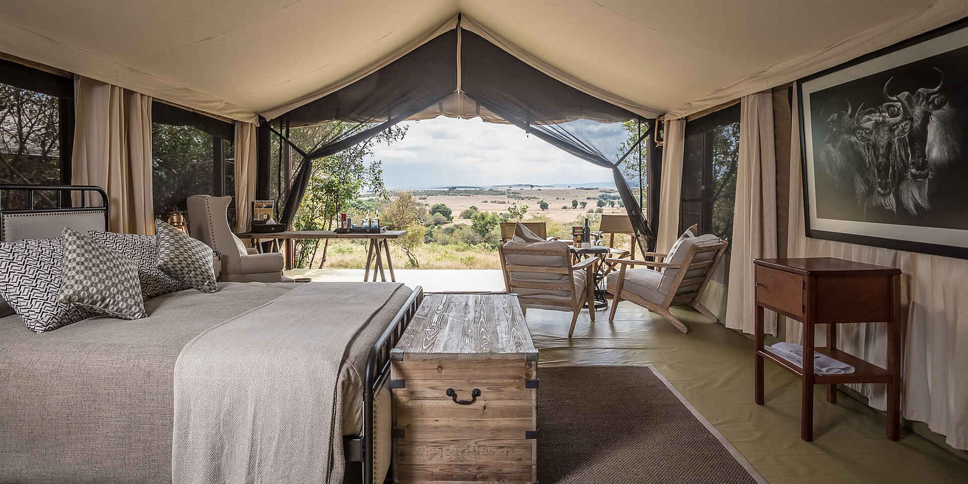 Entim Private Wing Camp: Luxury Suite Bett