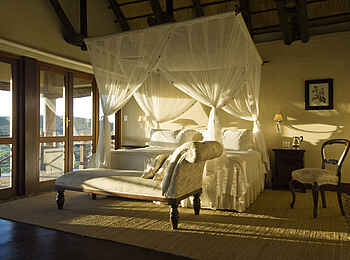 Epacha Game Lodge and Spa: Die Chalets sind mit einem Tagesbett ausgestattet