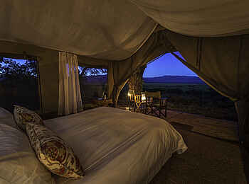 John's Camp: Gästezelt in der Nacht