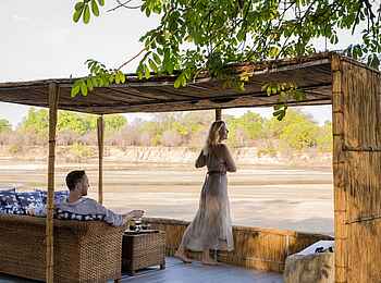 Kaingo Camp: Privates Flussdeck des First House Chalets