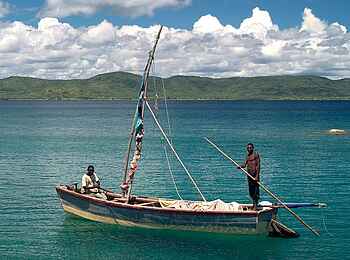 Kaya Mawa: Abgetakelte Dau