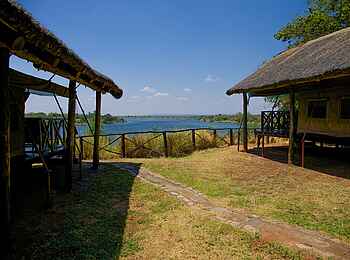 Kiambi Camp: Zwischen den Zelten Kiambi Camp: Zwischen den Zelten