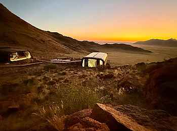 Luna Namib Collection: Sonnenuntergang über der Unterkunft
