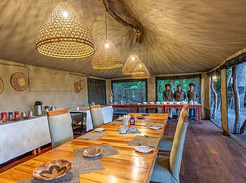 Saguni Safari Lodge: Im Speisezelt Saguni Safari Lodge: Im Speisezelt