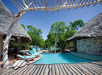 Vamizi Island: Casamina Pool mit Baumdekoration