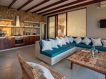 Bahia Mar Boutique Hotel: Beach Suite - Lounge und Kitchenette Bahia Mar Boutique Hotel: Beach Suite - Lounge und Kitchenette