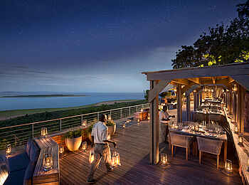 Bumi Hills Safari Lodge: Dinner unter Sternen Bumi Hills Safari Lodge: Dinner unter Sternen