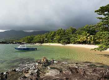 Masoala Forest Lodge: Boot am Strand Masoala Forest Lodge: Boot am Strand