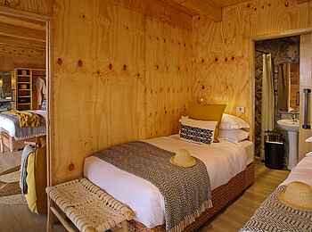 Namiri Plains Camp: Guest Tent Twin Betten