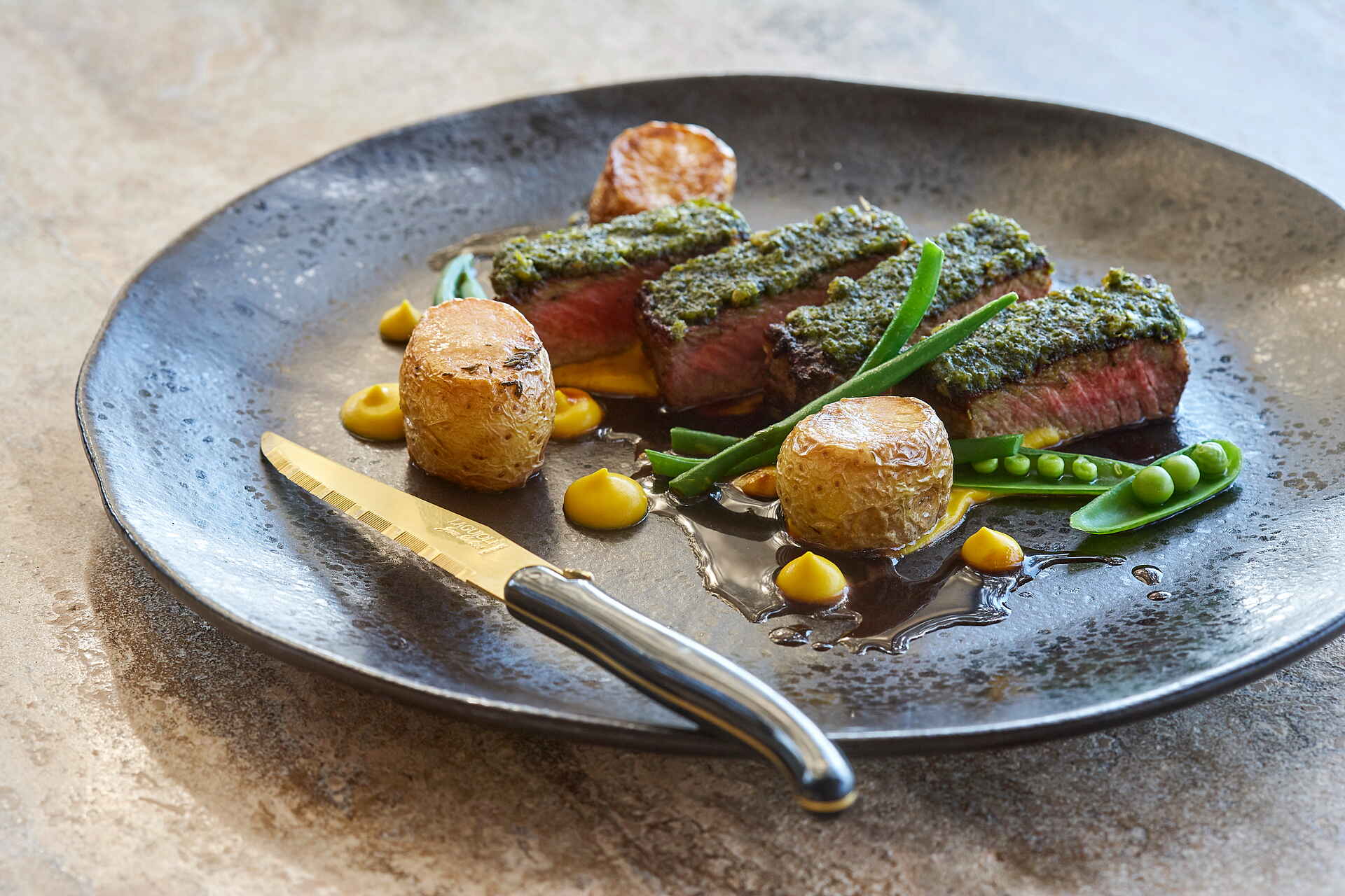 afrikarma, afrikarma Safaris, afrikarma.de, Gonarezhou National Park, Malilangwe Wildlife Reserve, Pamushana, Singita, Singita Pamushana Lodge, Lunch, Steak, Afrikarma Safaris - Wildnis. Hautnah.