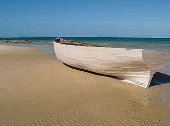 Anantara Bazaruto Island Resort and Spa: Neue Dhow am Strand